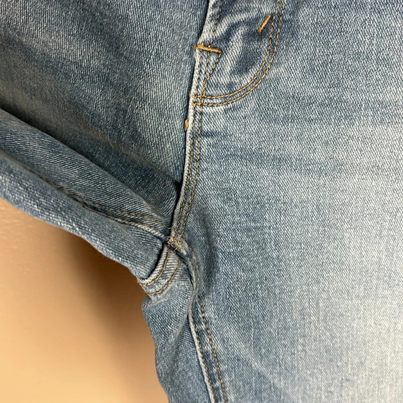 Boston Proper Size 8 Light Wash Straight Leg Jeans - Picture 4 of 7